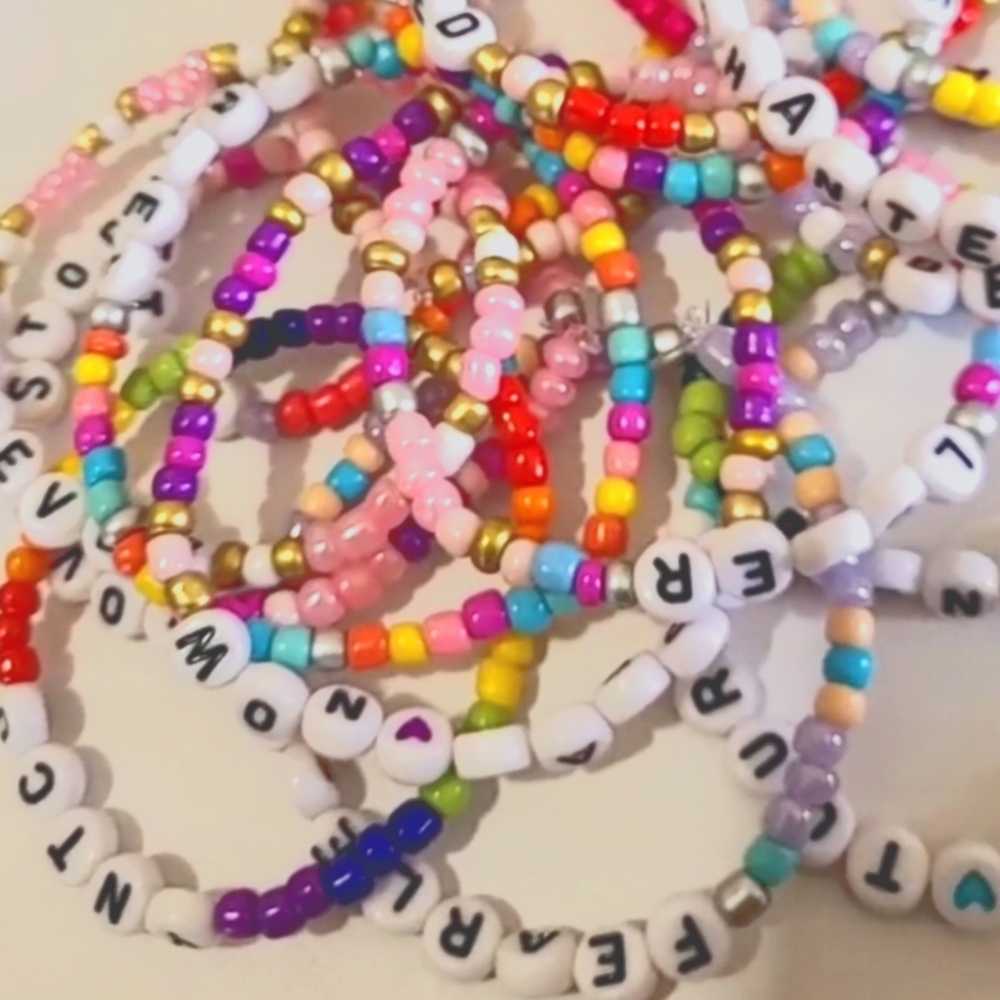 ❓️MYSTERY PACK❓️TAYLOR SWIFT BRACELETS - Handmade - Picture 2 of 5